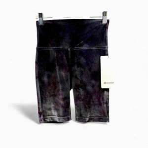 Lululemon NWT Wunder Lounge Short 8” Velour in Multicolor Size 4